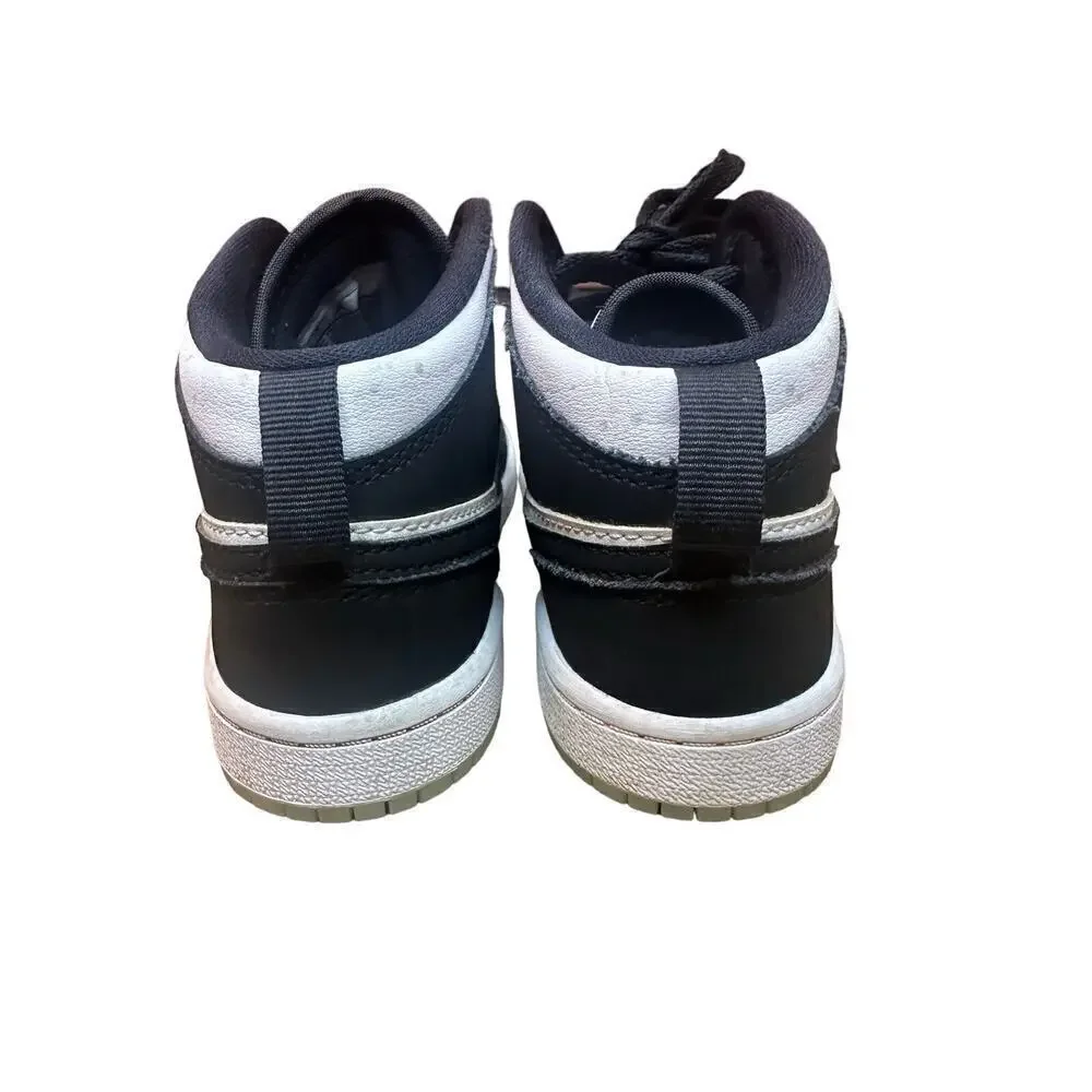 Nike jordan mid